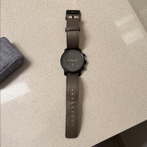 Men's Gray Leather Strap Watch